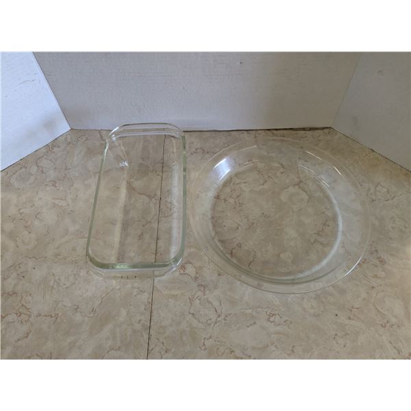 2 vintage pyrex baking dishes