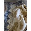 Image 2 : Mixed Linens and blankets