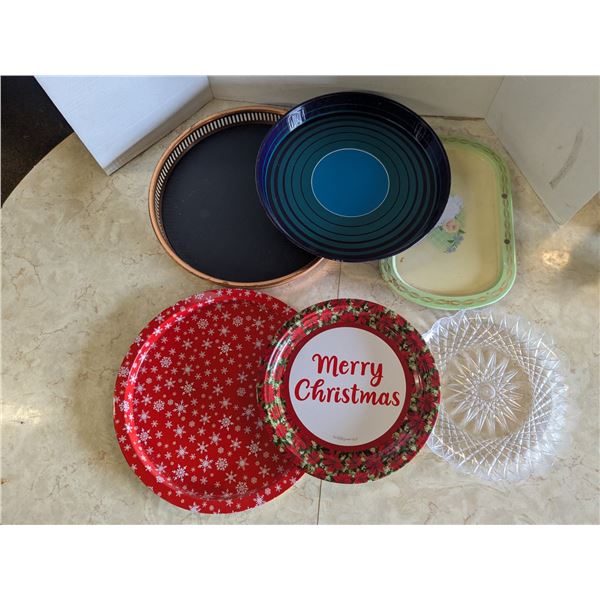 Assorted cserving trays