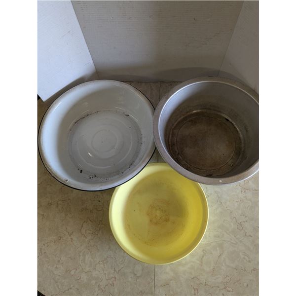 3 vintage round wash basins