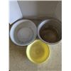 Image 1 : 3 vintage round wash basins