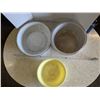 Image 2 : 3 vintage round wash basins
