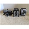 Image 1 : 3 vintage cameras