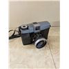 Image 4 : 3 vintage cameras