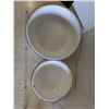 Image 2 : 2 enamel wash basins