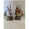 Image 6 : Brass and copper décor, wall hangers, book ends, etc.