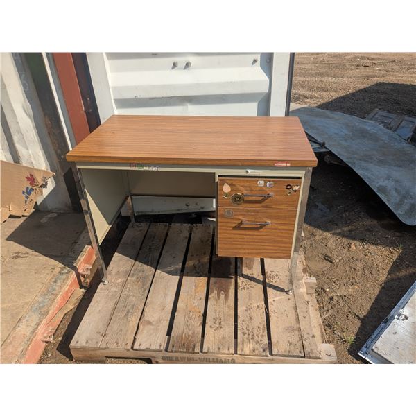 metal office desk, with key 42x24x31"