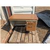 Image 1 : metal office desk, with key 42x24x31"