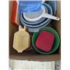 Image 3 : box of plastic kitchen dishes