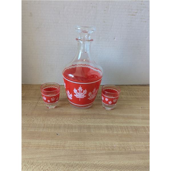 mini decanter with two glasses