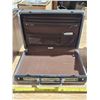 Image 3 : (4) Vintage Briefcases (One is locked on one side)
