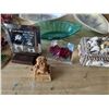 Image 2 : Mixed decor and serving dishes