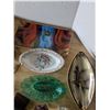 Image 3 : Mixed decor and serving dishes