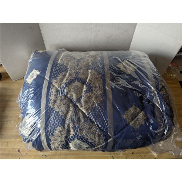 Large embroidered duvet