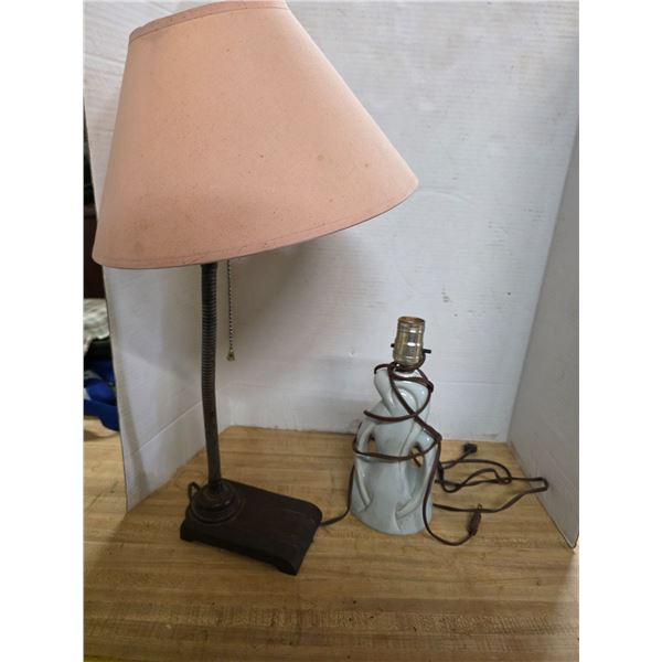 2 lamps - 1 works