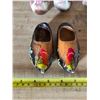 Image 2 : Lot of various collectables- figurines, wood shoes