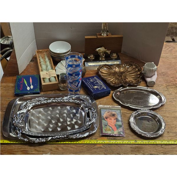 Lot of various items, trays, collectables