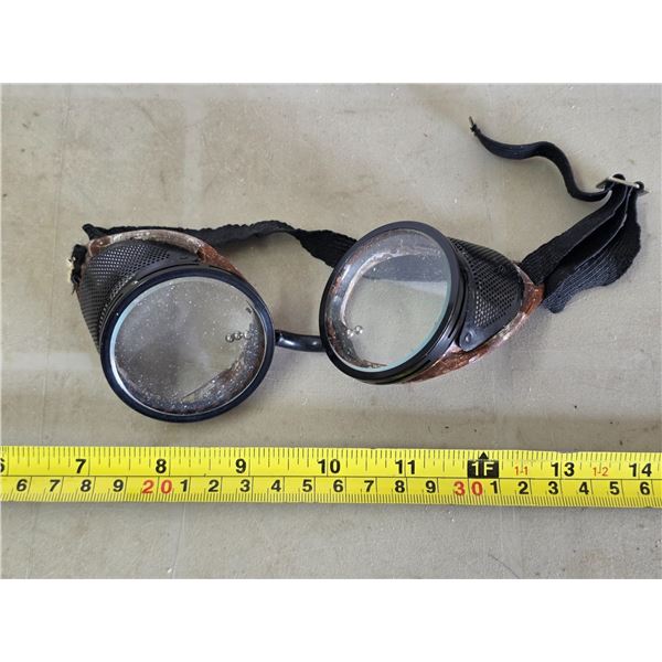 Aviator goggles