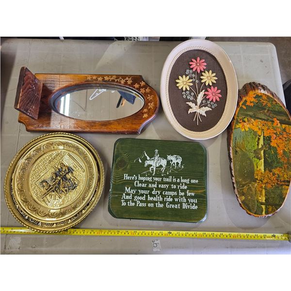 Décor lot, hanging items