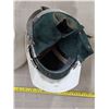 Image 3 : Hard hat and light fixture