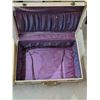 Image 3 : 2 suit cases and leather belt