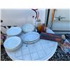 Image 1 : Lot: Plates, Aladdin Lamp Chimney, Lanterns, Figurine