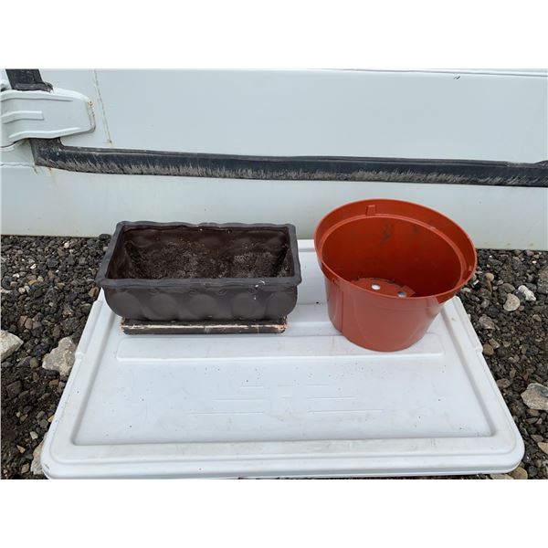 Plastic Plant Pots and Gardening Supplies