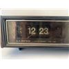 Image 2 : Lloyd's Solid State Flip Clock Radio FM/AM