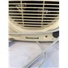 Image 2 : Honeywell Electric Space Heater with Adjustable Settings