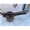 Image 18 : Metal Cookware And Baking Pans