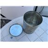 Image 19 : Metal Cookware And Baking Pans