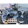 Image 1 : Metal Cookware And Baking Pans