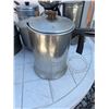 Image 4 : Metal Cookware And Baking Pans