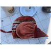 Image 4 : Lot: Teapots, Vintage Cups, BCM Nelson Pitcher, Unique Tea Cozy