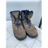 Image 2 : 2 Pairs Hiking Boots, Dog Apparel, Toy Boats, Assorted Ribbon