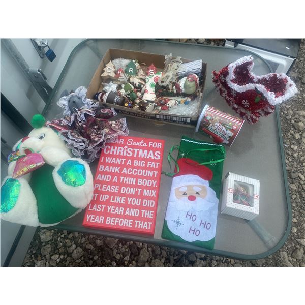 Christmas Decorations and Plush Toys Lot