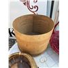 Image 3 : Basket and Tub Lot, Wood, Wicker, and Plastic