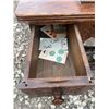Image 11 : Singer Treadle Sewing Machine in Ornate Cabinet, 35" x 19" x 31.5"
