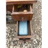 Image 12 : Singer Treadle Sewing Machine in Ornate Cabinet, 35" x 19" x 31.5"