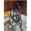 Image 7 : Singer Treadle Sewing Machine in Ornate Cabinet, 35" x 19" x 31.5"