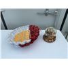 Image 7 : Christmas Toy Shop Musical Snow Globe and Lighted Tinsel Basket Decorations
