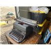 Image 2 : Remington Rand Manual Typewriter Made in Canada