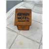 Image 9 : Collectibles: Books, Plates, Bills, and Decor Items