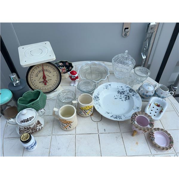 Decorative Ceramics, Pottery and Glassware Lot