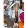 Image 4 : Kitchenware And Utensils