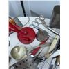 Image 6 : Kitchenware And Utensils