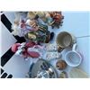 Image 3 : Figurines, Mugs, Decor and Kitchenware Lot