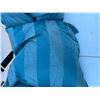 Image 4 : Five Couch Pillows in Blue and Grey