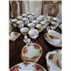 Image 10 : Royal Albert Old Country Roses Bone China Dinnerware Set