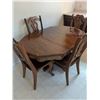 Image 2 : Vintage Fir Dining Table with Removable Leaf and Four Chairs